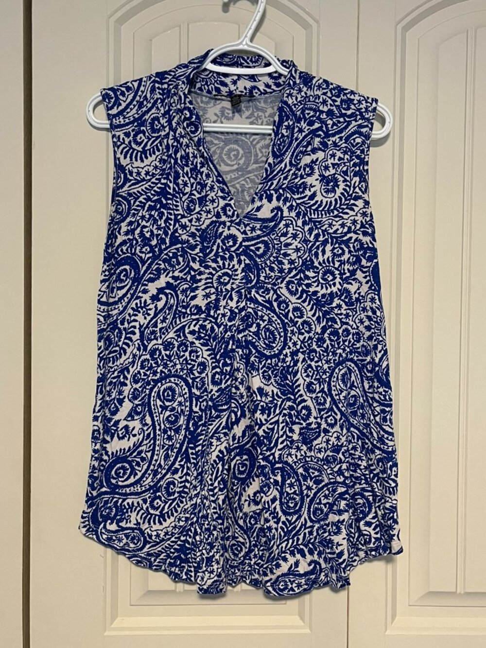 Cable & Gauge Blue White Paisley Sleeveless Top M